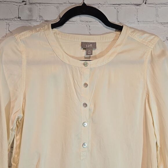 J.jill ivory button neckline silk blouse size XSP - Picture 2 of 9